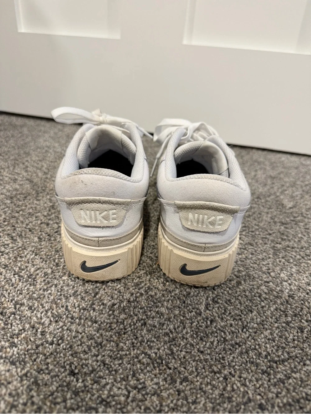 Women’s Nike Sneakers- 7.5